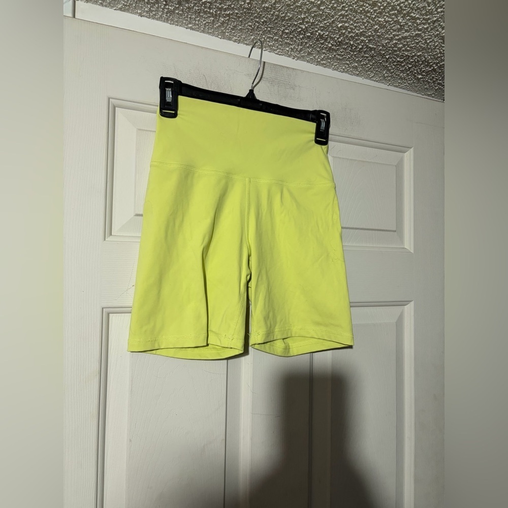 Set active lime green biker shorts
